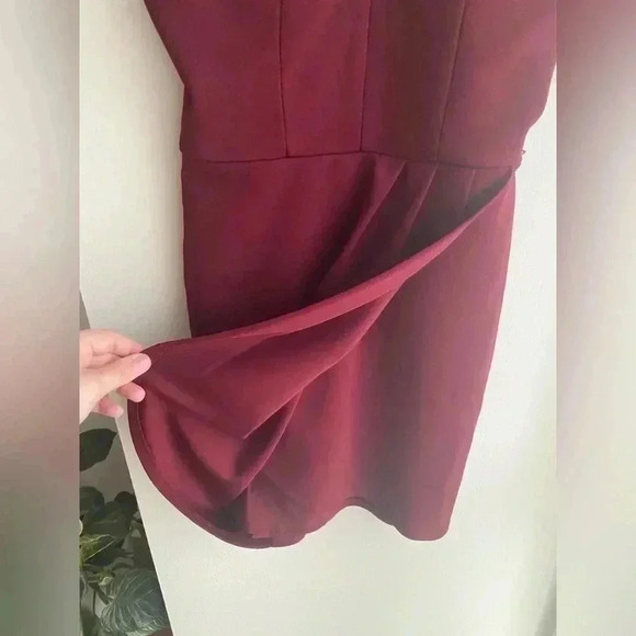Emerald Sundae Wine Red Bodycon Mini Tulip Dress Size XS V Neck Sleeveless - Picture 7 of 11